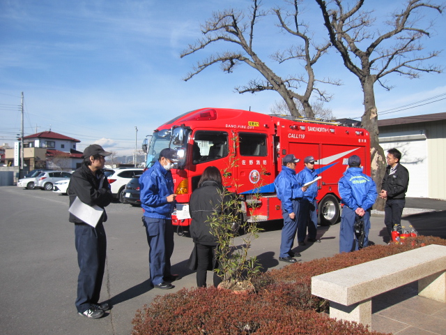 今年度は消防署のご協力のもと実際に消防車が来ました。